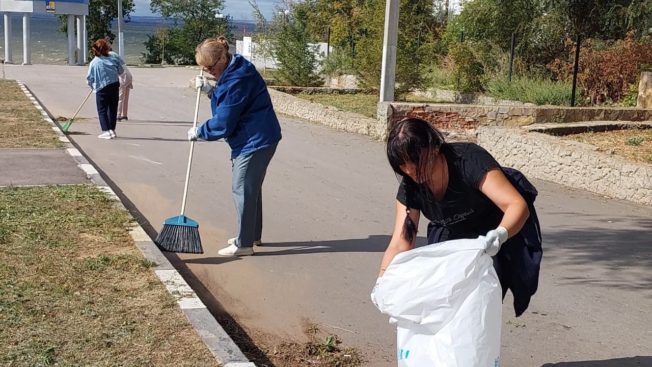 Субботники прошли во многих селах Саратовской области Субботники прошли во многих селах Саратовской области